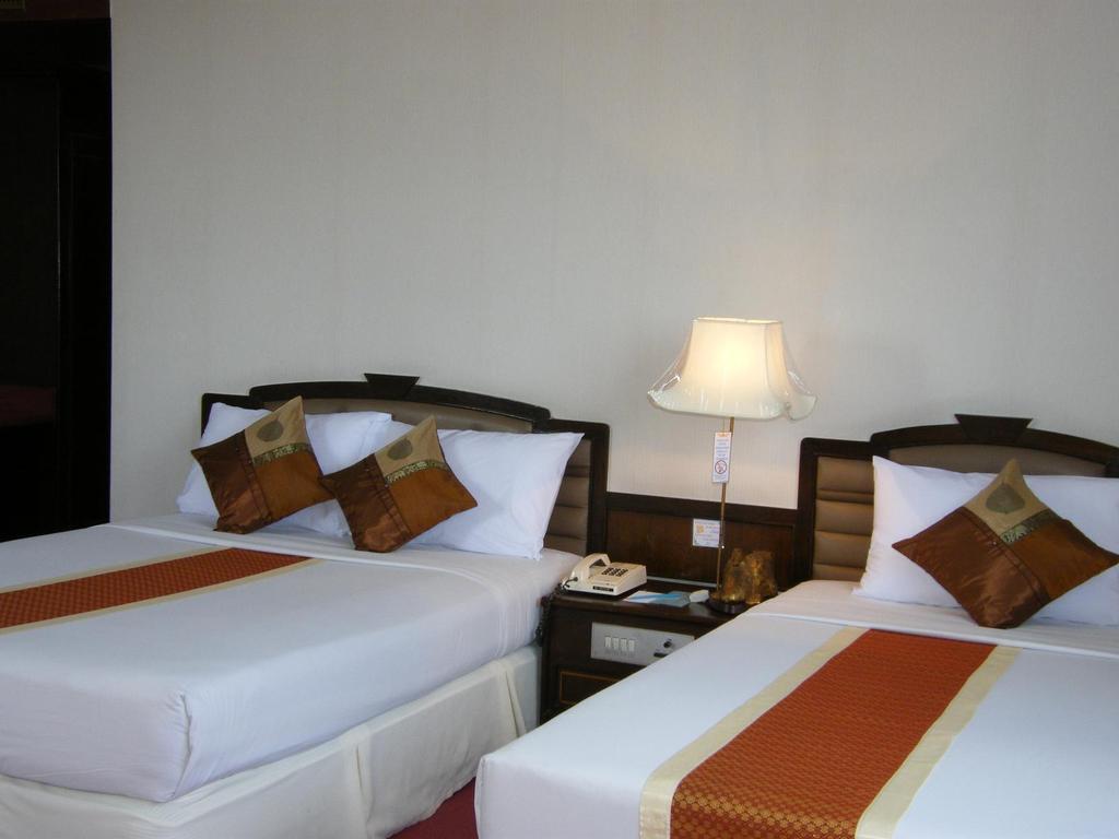 Grande Ville Hotel Bangkok Ngoại thất bức ảnh